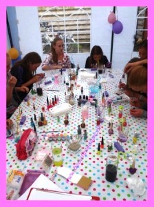 nail art feestje meidenfeestjes stadskanaal nagels versieren kinderfeestje workshop japanse manicure, gellak., cuccio, mistero milano,nagelstudio groningen assen drenthe nailart kinderfeestje workshop, studenten werk evenementen,wimpers verlengen, wimperextensions, manicure, pedicurevrijgezellenfeest, workshop nail art, beauty feestje, kinderfeestje thuis, nail art party, nagels kinderfeestje,beauty, veendam, Pekela, hoogezand,stadskanaal,nagelstudio,Muntendam,Zuidbroek, groningen