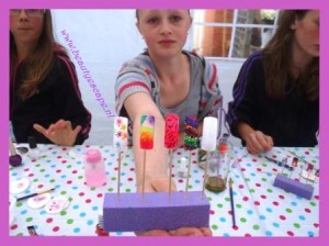 nail art meidenfeestjes stadskanaal kinder party beauty nagelfeestje,vrijgezellenfeest, vrienden nail art workshop volwassenennagels kinderfeestje, nagels versierenbeautykinderfeestje,groningen, drenthe